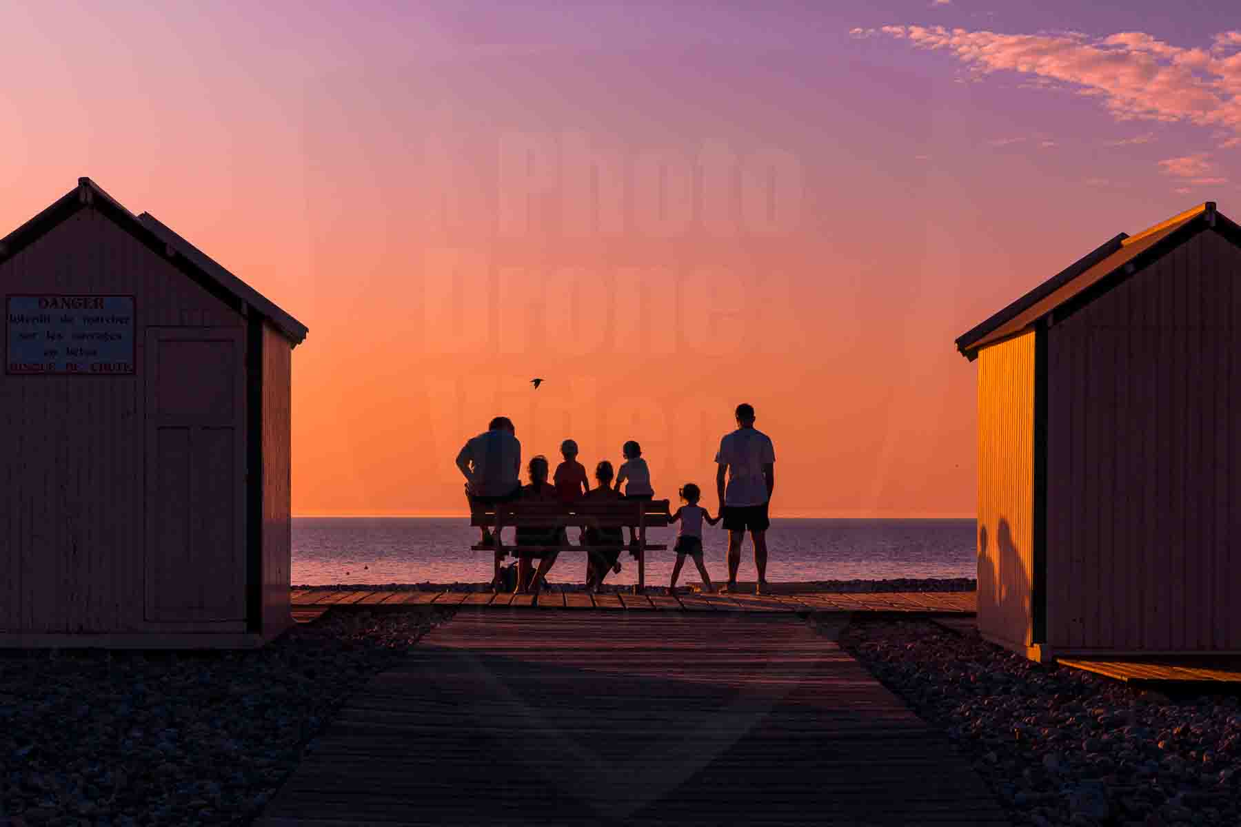 famille-au-coucher-de-soleil-de-cayeux-sur-mer-en-baie-de-somme-picardie