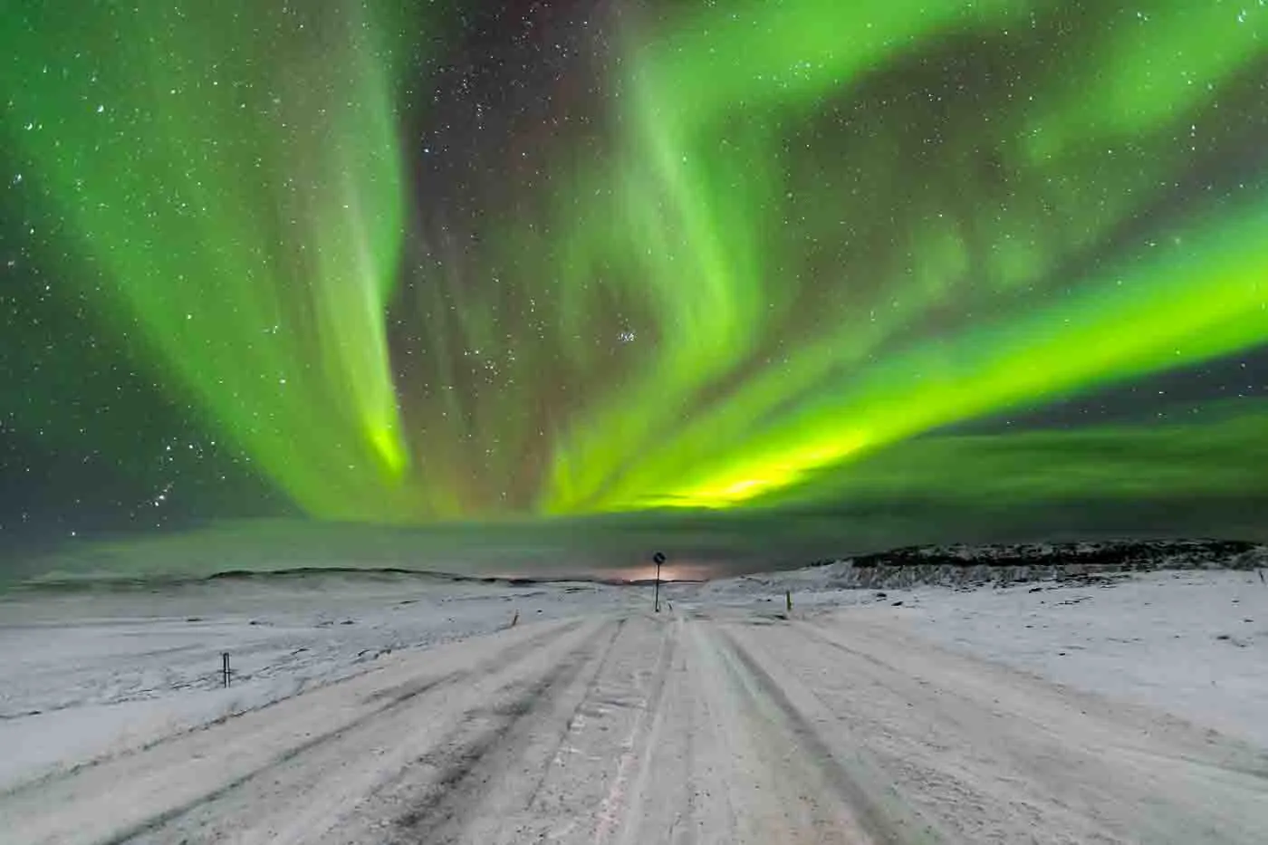aurore-boreale-pres-de-laugarbakki-en-islande-du-nord