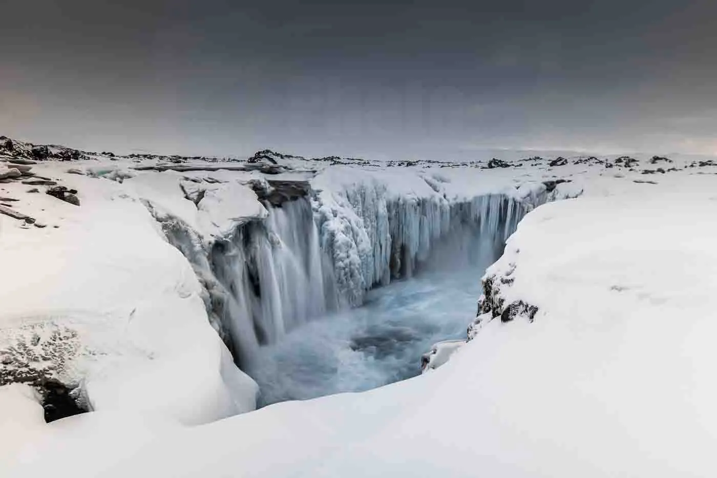 chute-d-eau-hrafnabjargafoss-en-hiver-en-islande