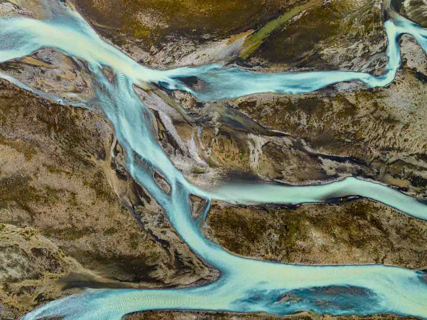 peinture-de-la-nature-riviere-glaciaire-par-drone-en-islande