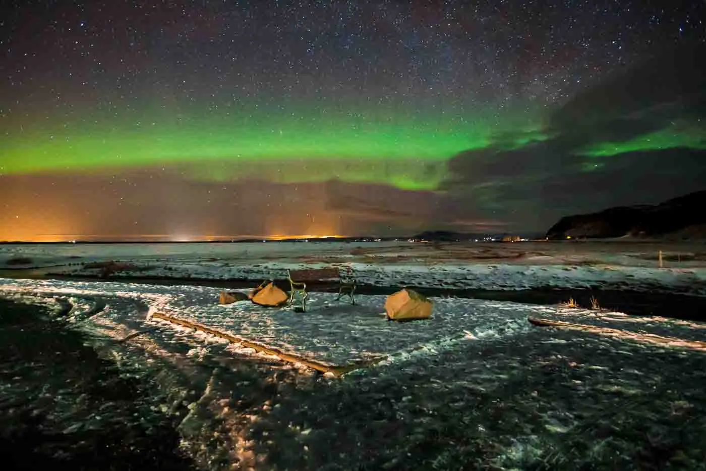 une-aurore-boreale-pres-de-seljalandsfoss-en-islande